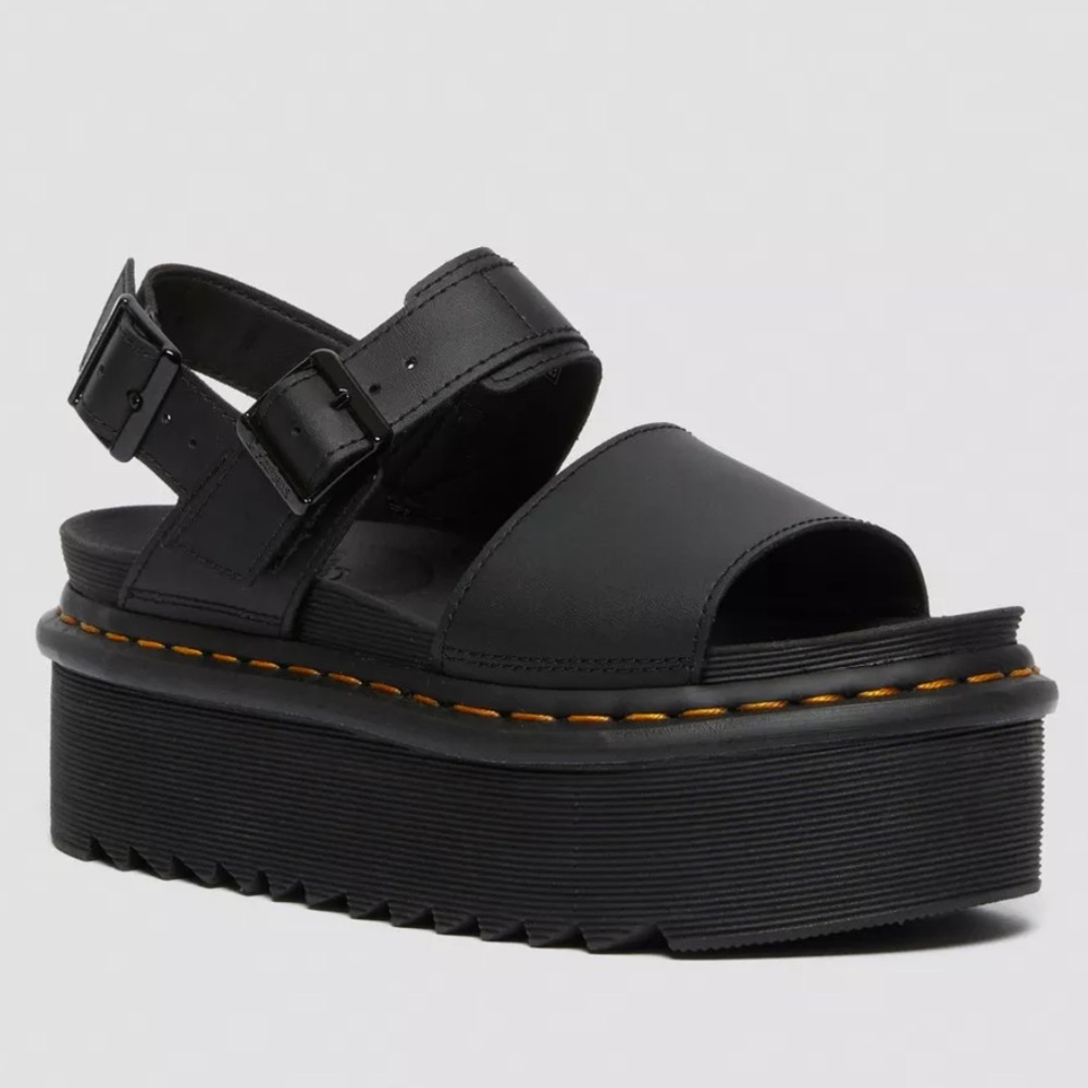 VOSS WOMEN'S LEATHER STRAP PLATFORM SANDALS- size 8/ 39
